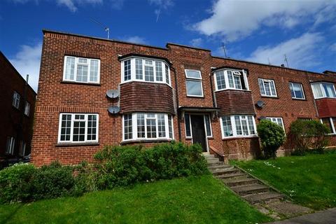 2 bedroom apartment for sale, Crescent View, Loughton, IG10