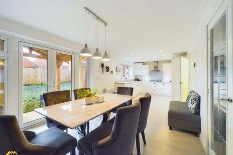 4 bedroom detached house to rent, Longdon Crescent, Bodicote OX16