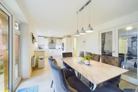 4 bedroom detached house to rent, Longdon Crescent, Bodicote OX16