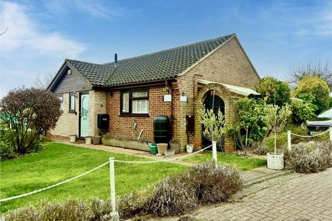 3 bedroom detached bungalow for sale, Chequers Rise, Great Blakenham IP6