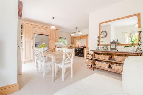 11 Riverbank Close, Wirral, CH60 8PP