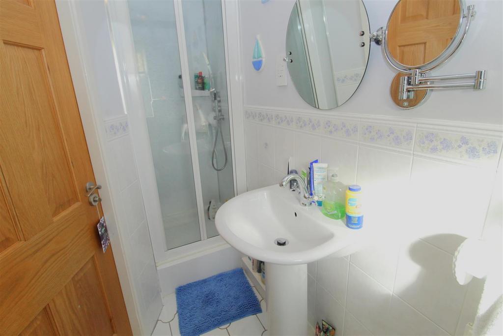 Ensuite2.JPG