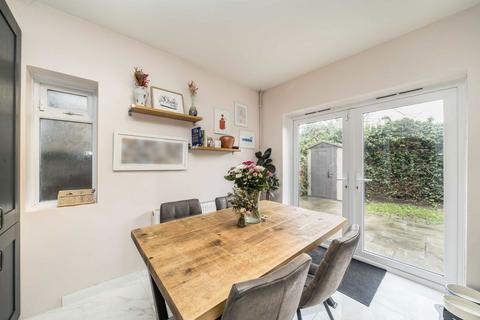 3 bedroom semi-detached house for sale, Bird In Bush Road, London SE15