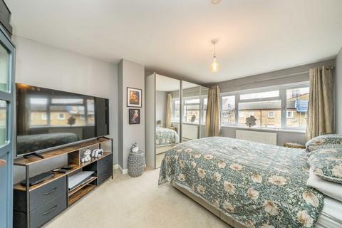 3 bedroom semi-detached house for sale, Bird In Bush Road, London SE15