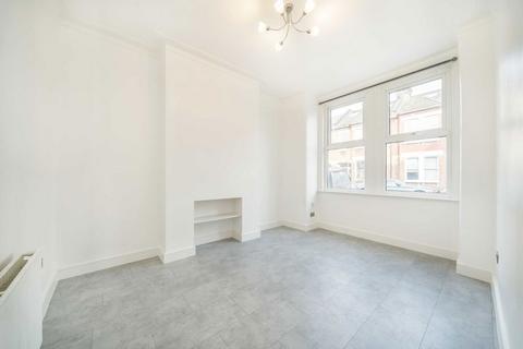 2 bedroom flat to rent, Glasford Street, London SW17