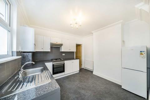 2 bedroom flat to rent, Glasford Street, London SW17