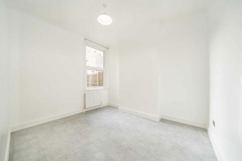 2 bedroom flat to rent, Glasford Street, London SW17