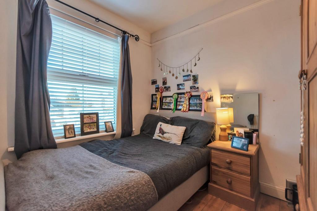 Bed 3.jpg