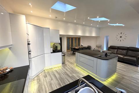 2 Mill Close, Broom, Alcester, B50 4HT