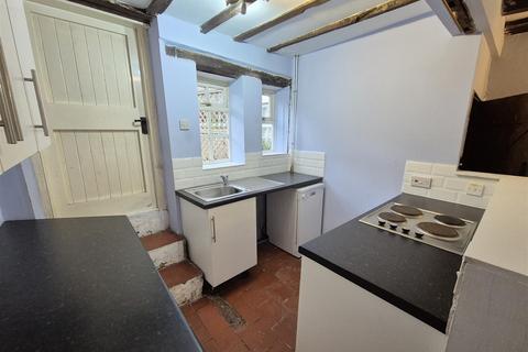 2 bedroom terraced house to rent, Market Street, Llanfyllin