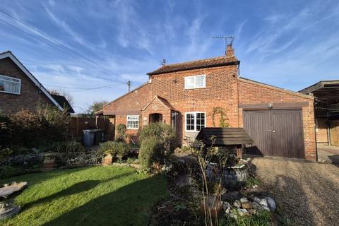 2 bedroom detached house for sale, Honeycombe Road, Norwich NR13