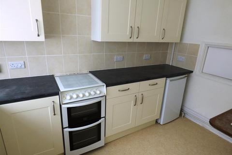 2 bedroom terraced house to rent, Highfield Close, West Sussex BN16