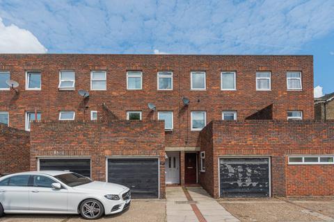 4 bedroom terraced house to rent, Saltwell Street, Poplar, London, E14