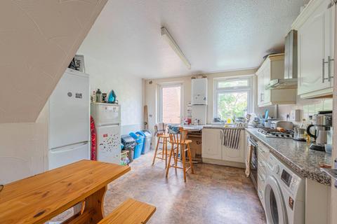 4 bedroom terraced house to rent, Saltwell Street, Poplar, London, E14