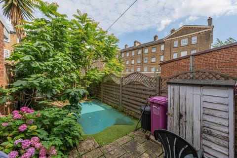 4 bedroom terraced house to rent, Saltwell Street, Poplar, London, E14