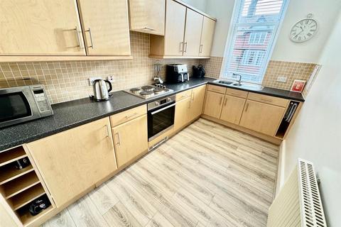 2 bedroom flat for sale, Avenue Victoria, Scarborough