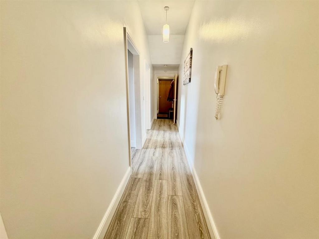Hallway.jpg