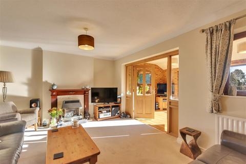 4 bedroom detached house for sale, Hampton Rise, Oswestry, SY11.