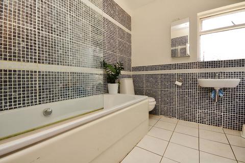 undefined, Drayton Gardens, West Ealing, London, W13
