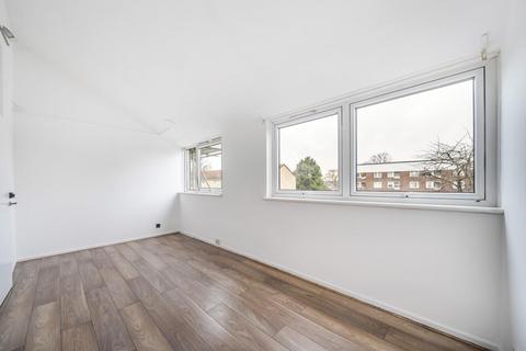 3 bedroom flat for sale, Gaywood Close, Streatham