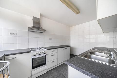 3 bedroom flat for sale, Gaywood Close, Streatham