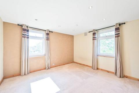 2 bedroom flat to rent, Edgeworth Road, Cockfosters, Barnet, EN4