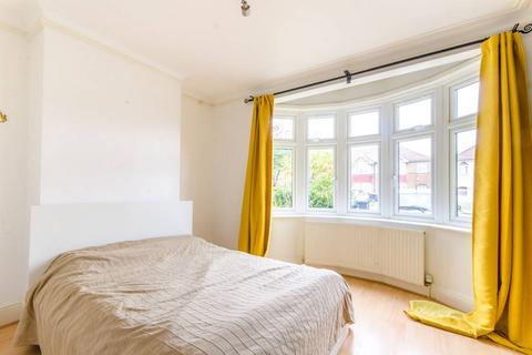 2 bedroom flat to rent, Devonshire Road, Mill Hill East, London, NW7