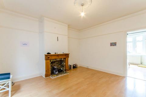 2 bedroom flat to rent, Devonshire Road, Mill Hill East, London, NW7