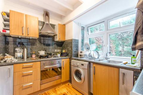 2 bedroom flat to rent, Devonshire Road, Mill Hill East, London, NW7