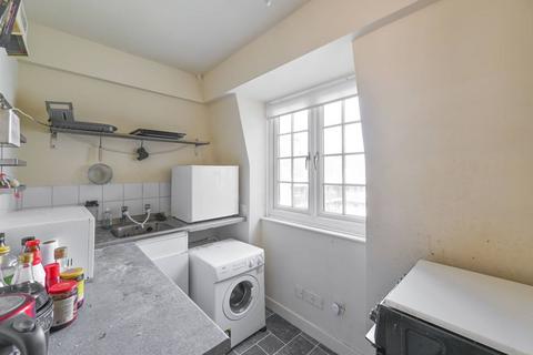 Studio to rent, Ebury Bridge Road, Pimlico, London, SW1W