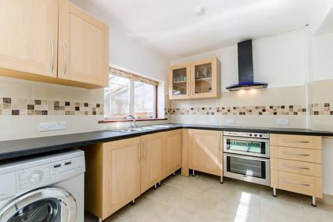 4 bedroom house to rent, Ecclesbourne Gardens, Palmers Green, London, N13