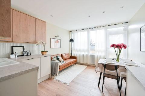 3 bedroom flat to rent, Wollaston Close, Elephant and Castle, London, SE1