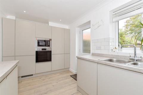 4 Bridgeside, Deal, CT14 9SS