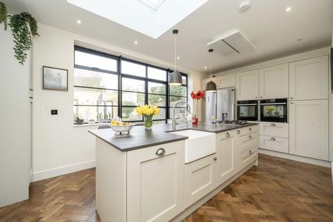 4 bedroom semi-detached house for sale, Lawford Road, London W4