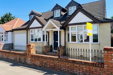 4 bedroom detached bungalow for sale, Hamilton Road, Kings Langley WD4