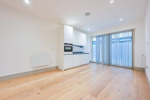 Studio to rent, Zenith House, Tottenham, London, N15