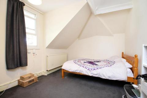 2 bedroom flat to rent, Cromwell Road, Bristol BS6