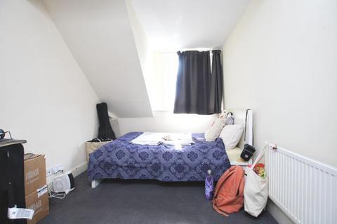 2 bedroom flat to rent, Cromwell Road, Bristol BS6