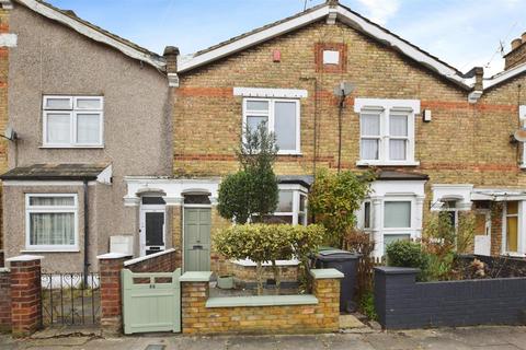 2 bedroom terraced house to rent, Queens Road, London