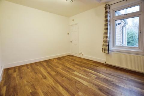 2 bedroom terraced house to rent, Queens Road, London