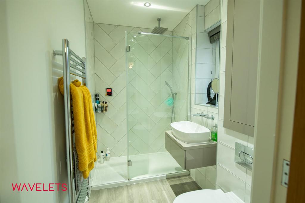 Master Bedroom En-Suite