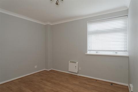 2 bedroom apartment for sale, Pound Road, Surrey SM7