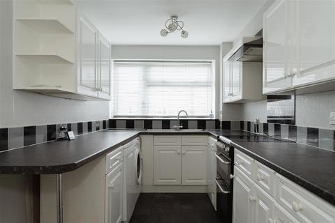 2 bedroom apartment for sale, Pound Road, Surrey SM7