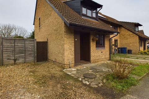 2 bedroom semi-detached house to rent, Banff Close, Cambridge, Cambridgeshire