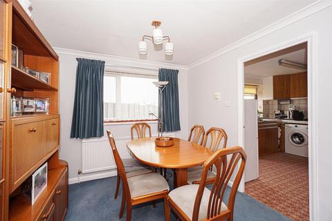 15 Abbotsfield Close, Hastings, TN34 2DT