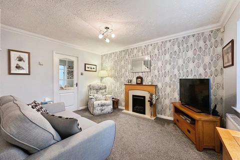 2 bedroom semi-detached house for sale, Mast Drive, Hull HU9