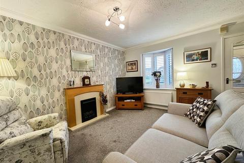 2 bedroom semi-detached house for sale, Mast Drive, Hull HU9