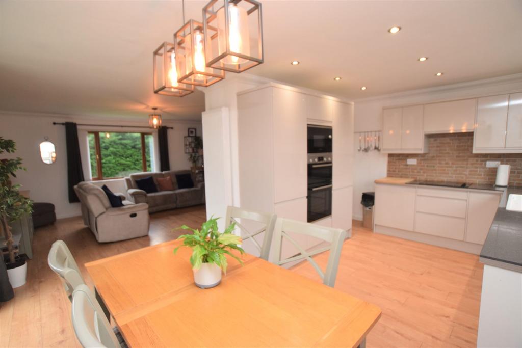 Loganbrae, Loganbarns Road, Dumfries, DG1 4 BZ - Gr