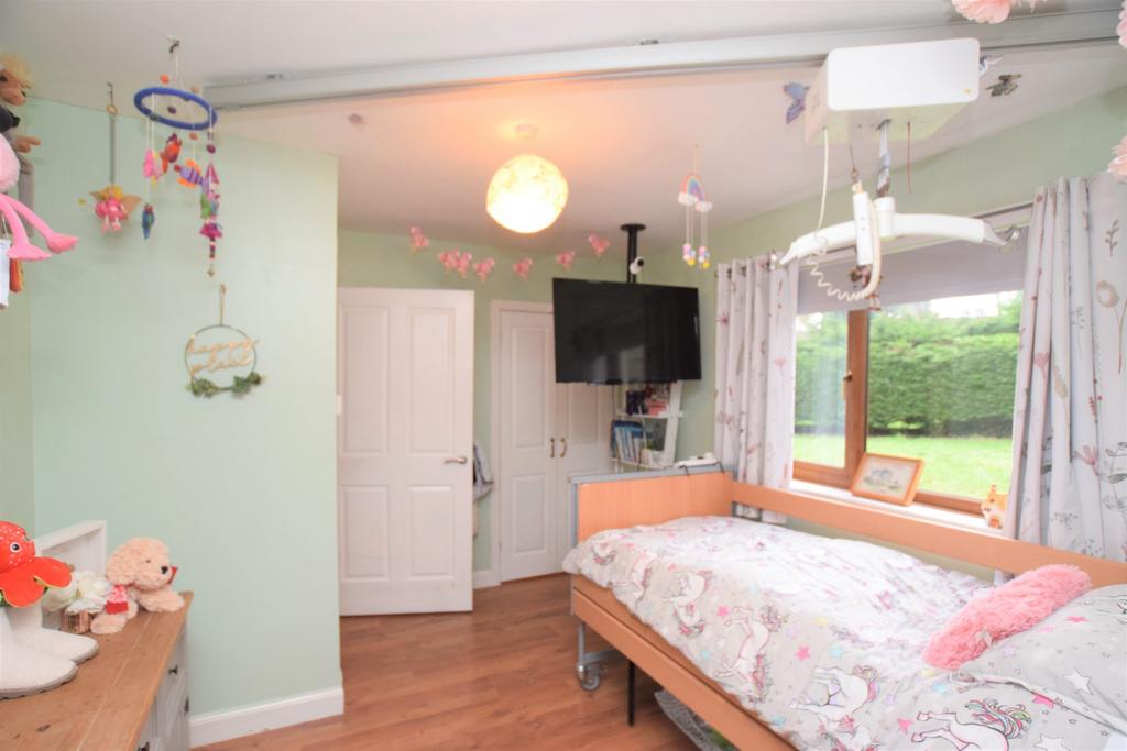 Loganbrae, Loganbarns Road, Dumfries, DG1 4 BZ - Gr