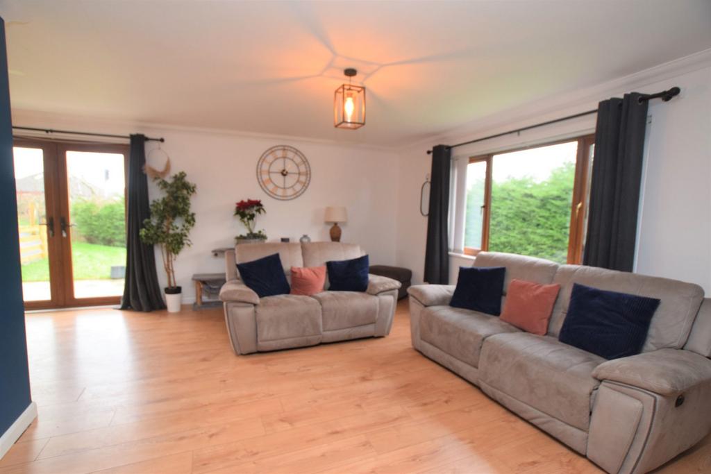 Loganbrae, Loganbarns Road, Dumfries, DG1 4 BZ - Gr